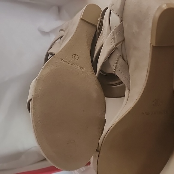 American Rag Beige Suede Sandals - Picture 4 of 6